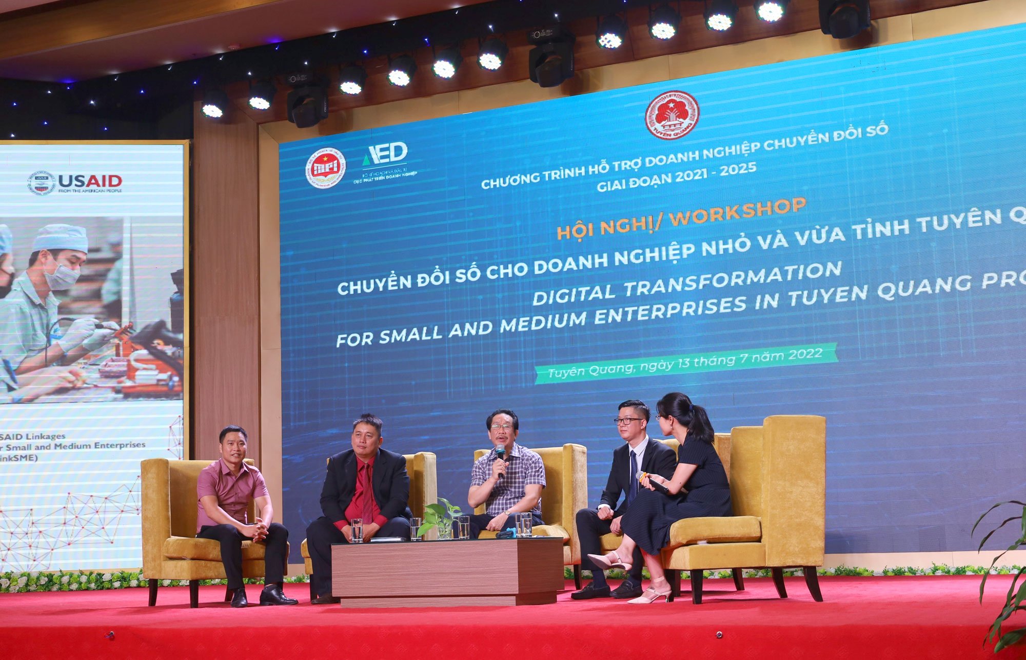 Ông Nguyễn Đoàn Kết – Phó Tổng giám đốc Công ty chia sẻ chiến lược chuyển đổi số Rạng Đông trong Chương trình Chuyển đổi số doanh nghiệp trong khuôn khổ hợp tác của Cơ quan phát triển quốc tế Hoa kỳ USAID với Bộ Kế hoạch và Đầu tư Việt Nam