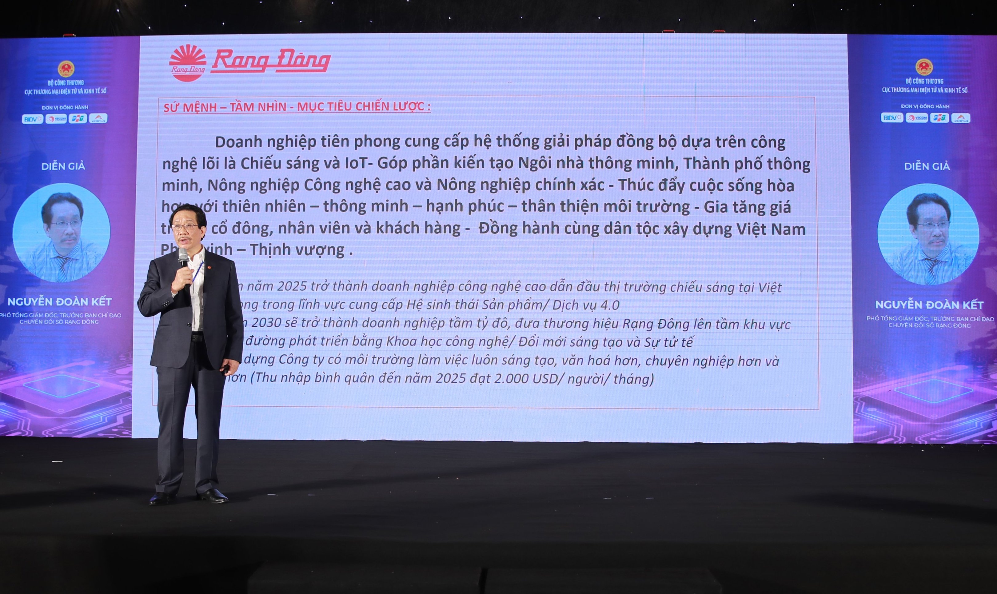 Ông Nguyễn Đoàn Kết - Phó TGĐ Công ty chia sẻ kinh nghiệm chuyển đổi số tại Rạng Đông 