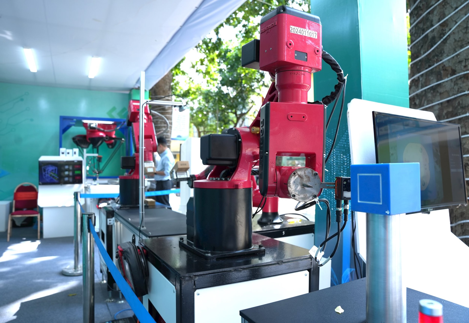 Robot hóa khâu lắp ráp sản phẩm