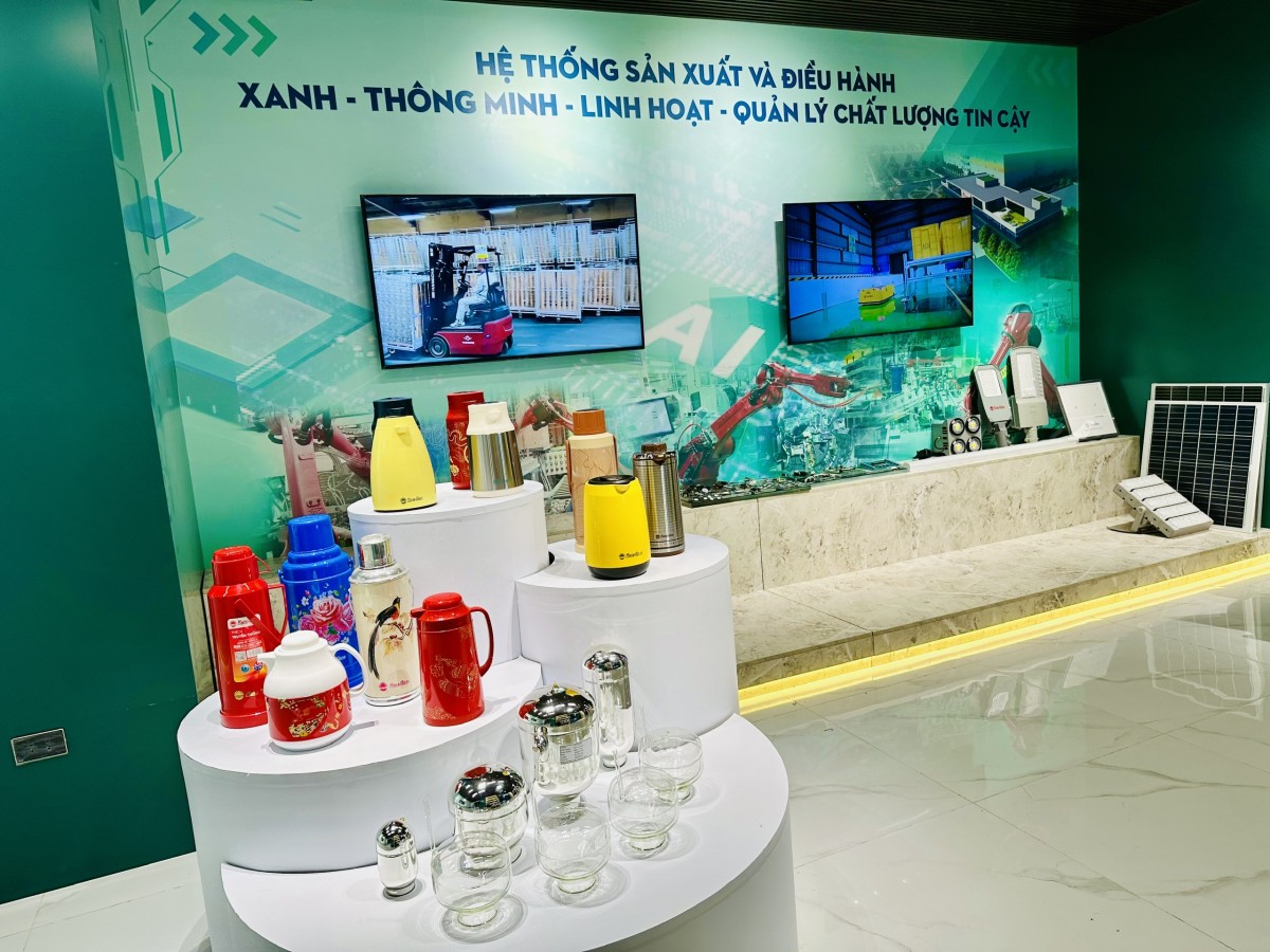 Hệ thống sản xuất và điều hành xanh - thông minh - linh hoạt - quản lý chất lượng tin cậy của Công ty Rạng Đông.
