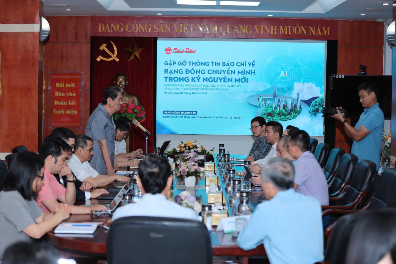 Tổng Giám đốc Công ty CP bóng đèn phích nước Rạng Đông Nguyễn Đoàn Thăng chia sẻ về những giải pháp chiến lược của doanh nghiệp thực hiện chuyển đổi số.