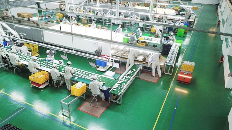 Dây chuyền lắp ráp sản phẩm LED liên hoàn.