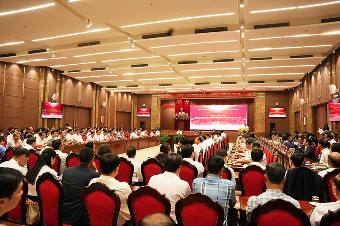 THÀNH ỦY HÀ NỘI BIỂU DƯƠNG BÍ THƯ ĐẢNG ỦY, TỔNG GIÁM ĐỐC NGUYỄN ĐOÀN THĂNG