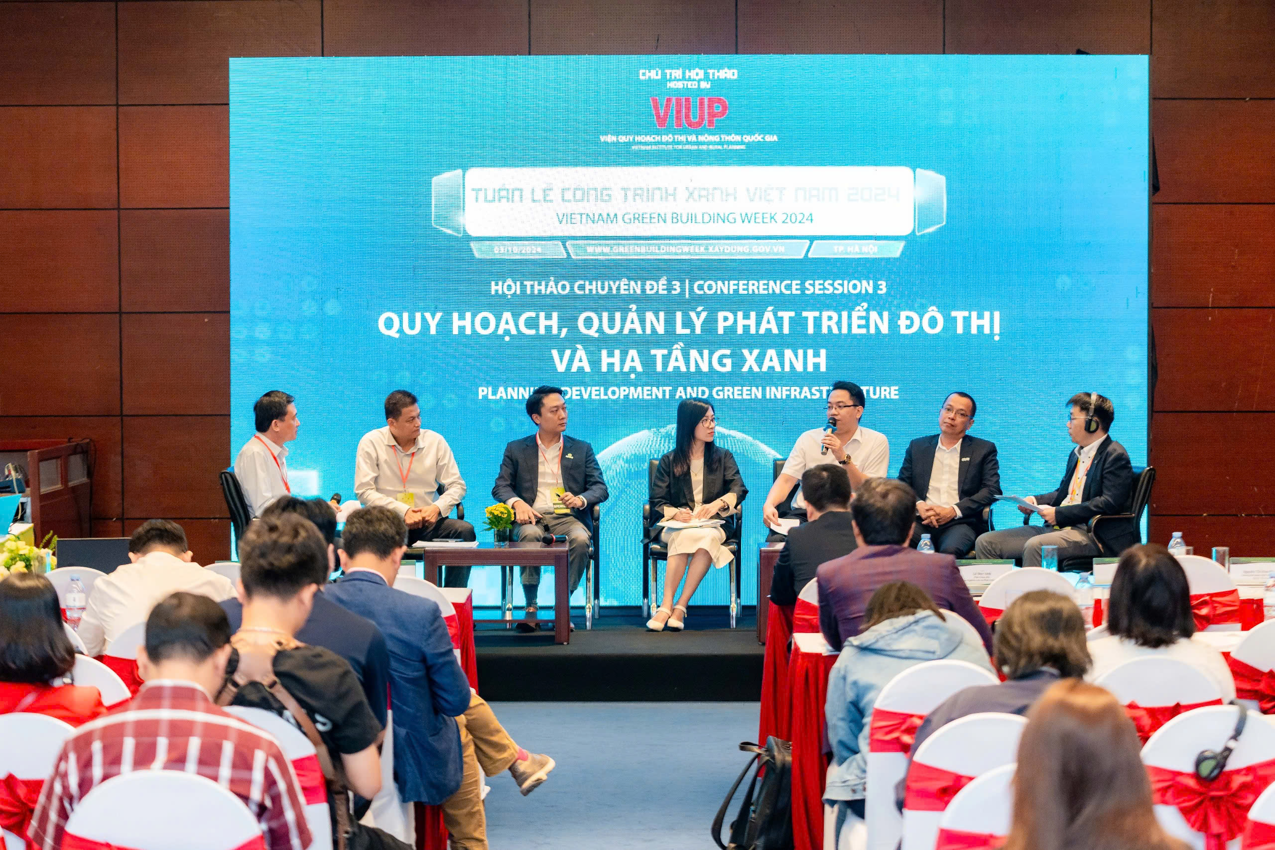 Ông Lê Đức Anh – Phó Giám đốc Trung tâm nghiên cứu phát triển mô hình kinh doanh số đã chia sẻ tại phiên tọa đàm