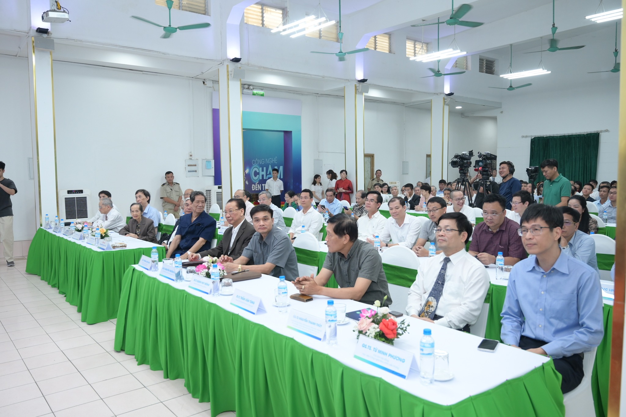 Đến dự Rạng Đông Techday 10 có sự góp mặt của các vị lãnh đạo, nguyên lãnh đạo Đảng, các cơ quan ban ngành, các đối tác, khách hàng, các công ty công nghệ và đông đảo các cơ quan thông tấn báo chí
