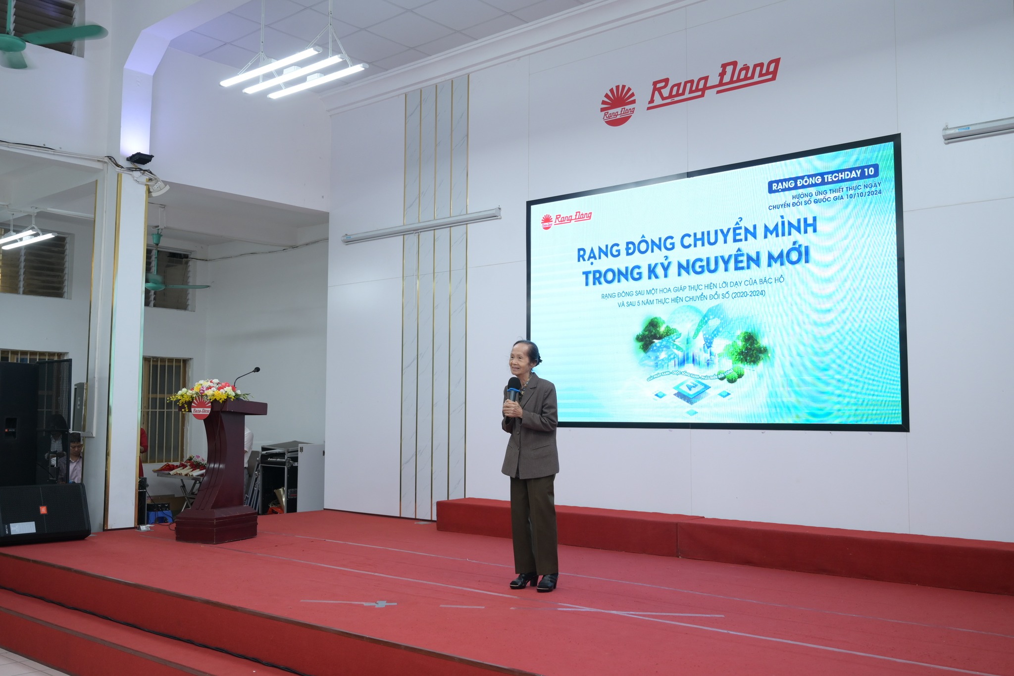 Bà Phạm Chi Lan - Chuyên gia kinh tế Cao cấp phát biểu tại sự kiện