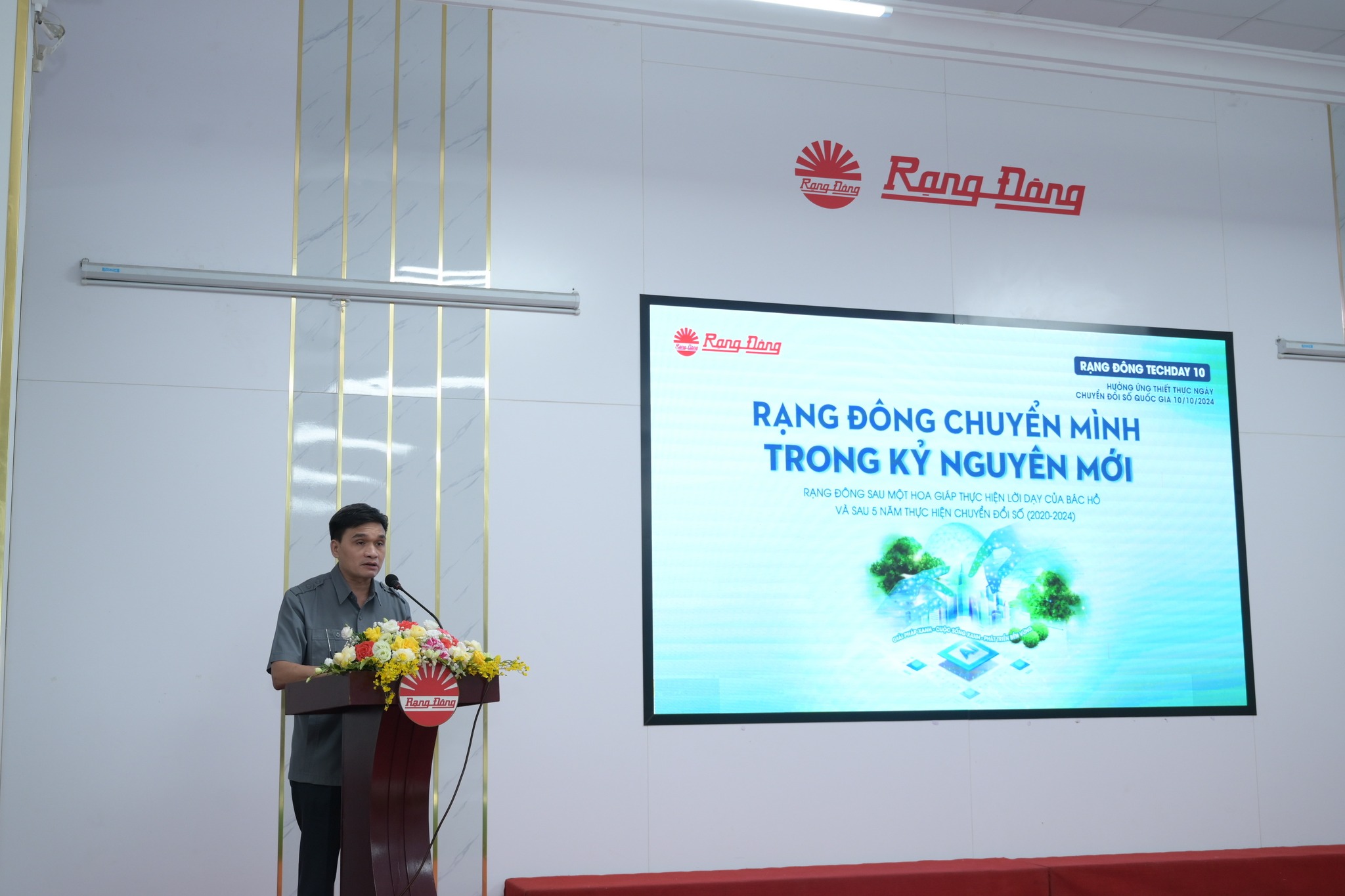 Đ/c Nguyễn Trường Sơn - Bí thư Đảng ủy Khối Doanh nghiệp Hà Nội phát biểu tại sự kiện.