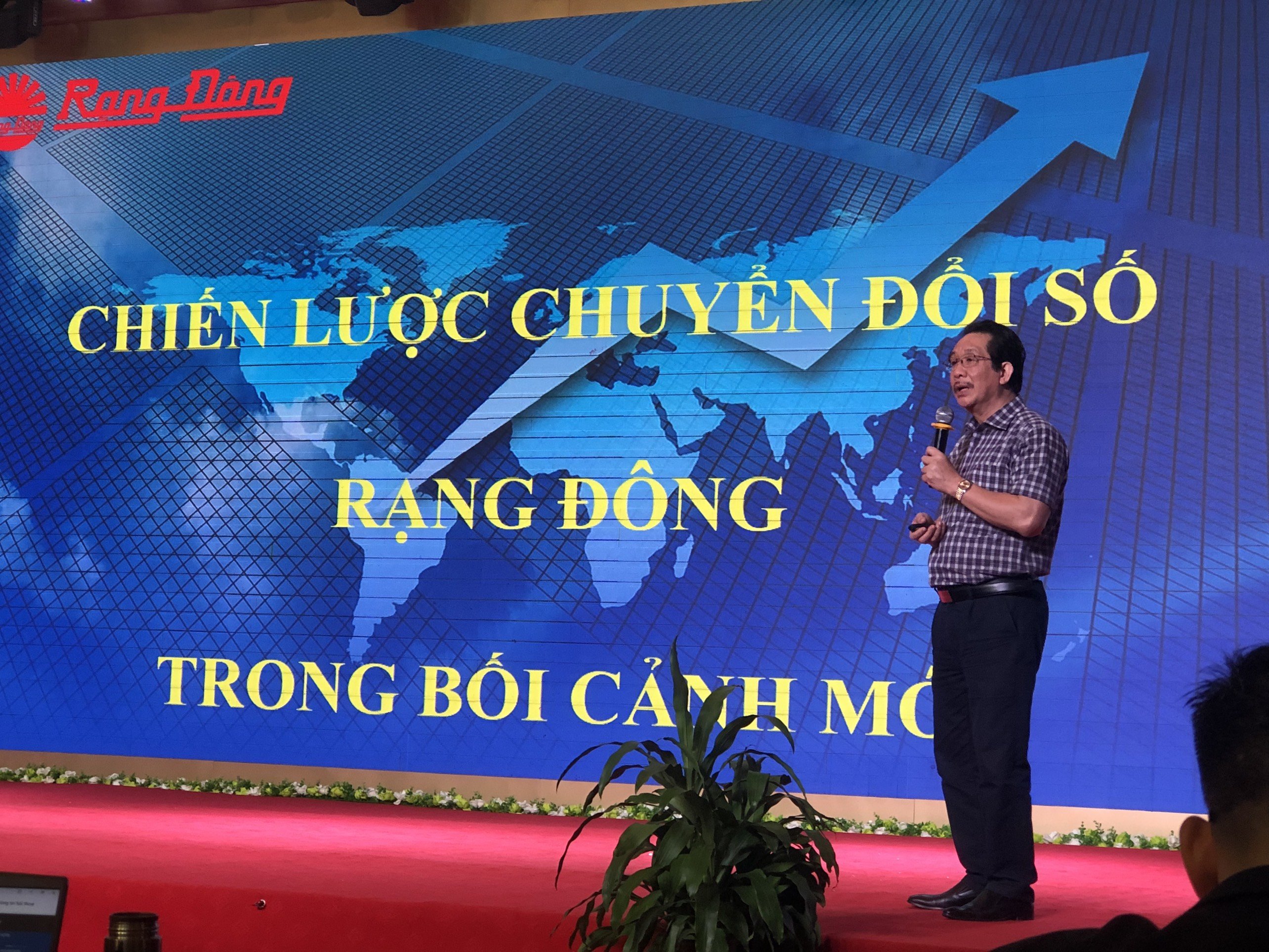Phó TGĐ Nguyễn Đoàn Kết chia sẻ chiến lược chuyển đổi số Rạng Đông
