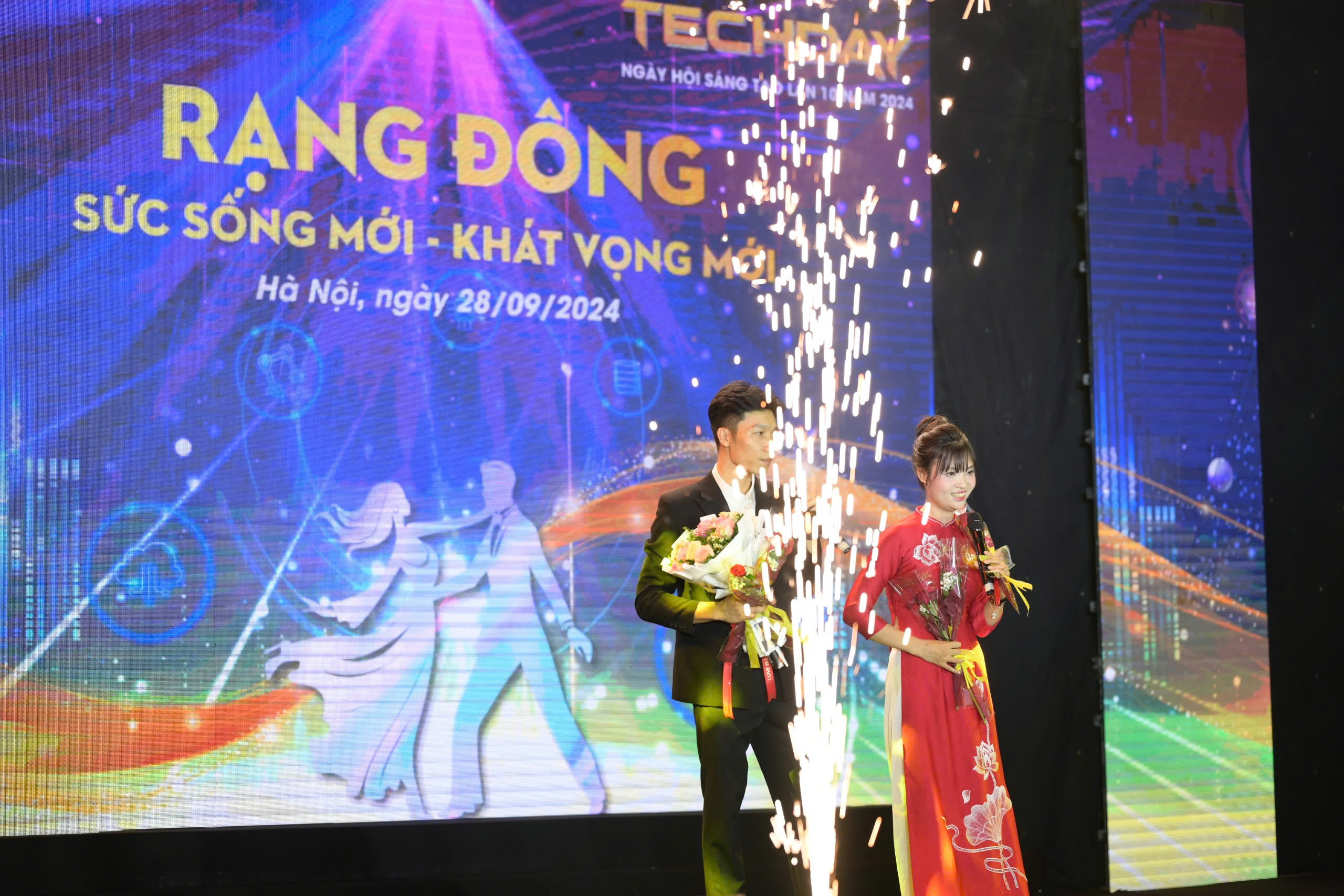 SBD 08 thể hiện ca khúc Khát vọng Rạng Đông 60 năm-Hành trình theo chân Bác