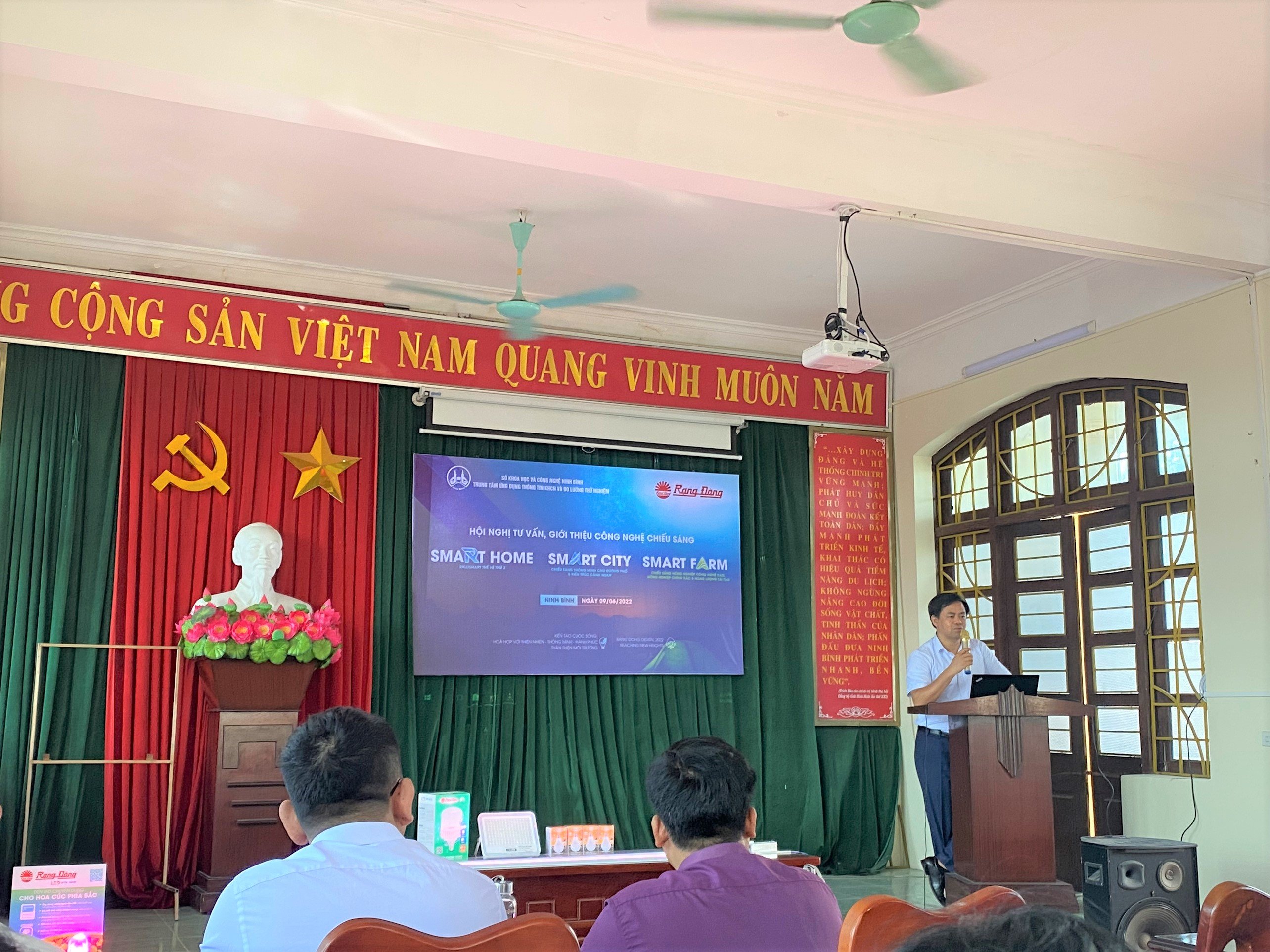 Rạng Đông tham dự Hội nghị tư vấn, giới thiệu công nghệ chiếu sáng tại Ninh Bình