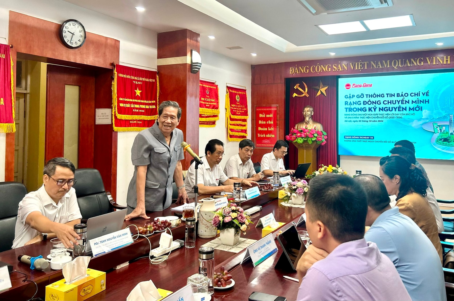 Rạng Đông xác định đang… khởi nghiệp