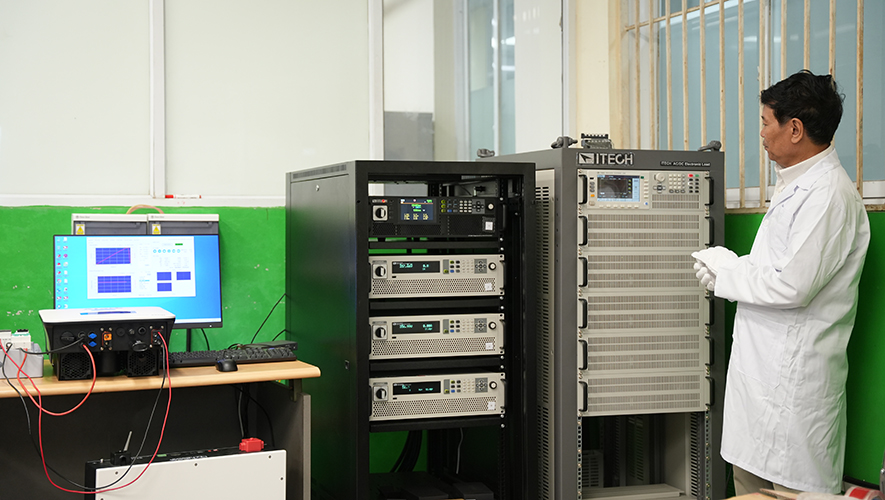 Hệ thống trang thiết bị kiểm soát chất lượng điện mặt trời của Rạng Đông