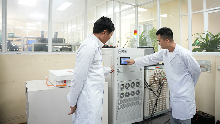 Hệ thống thiết bị đo lượng, kiểm soát chất lượng điện mặt trời của Rạng Đông