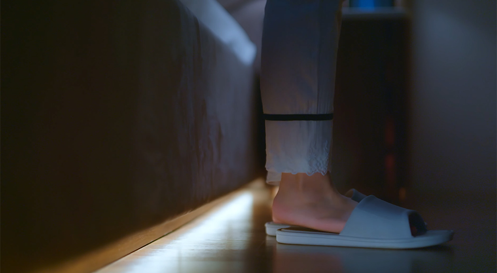 Ứng dụng cảm biến chuyển động trong phòng ngủ của nhà thông minh Rạng Đông RalliSmart