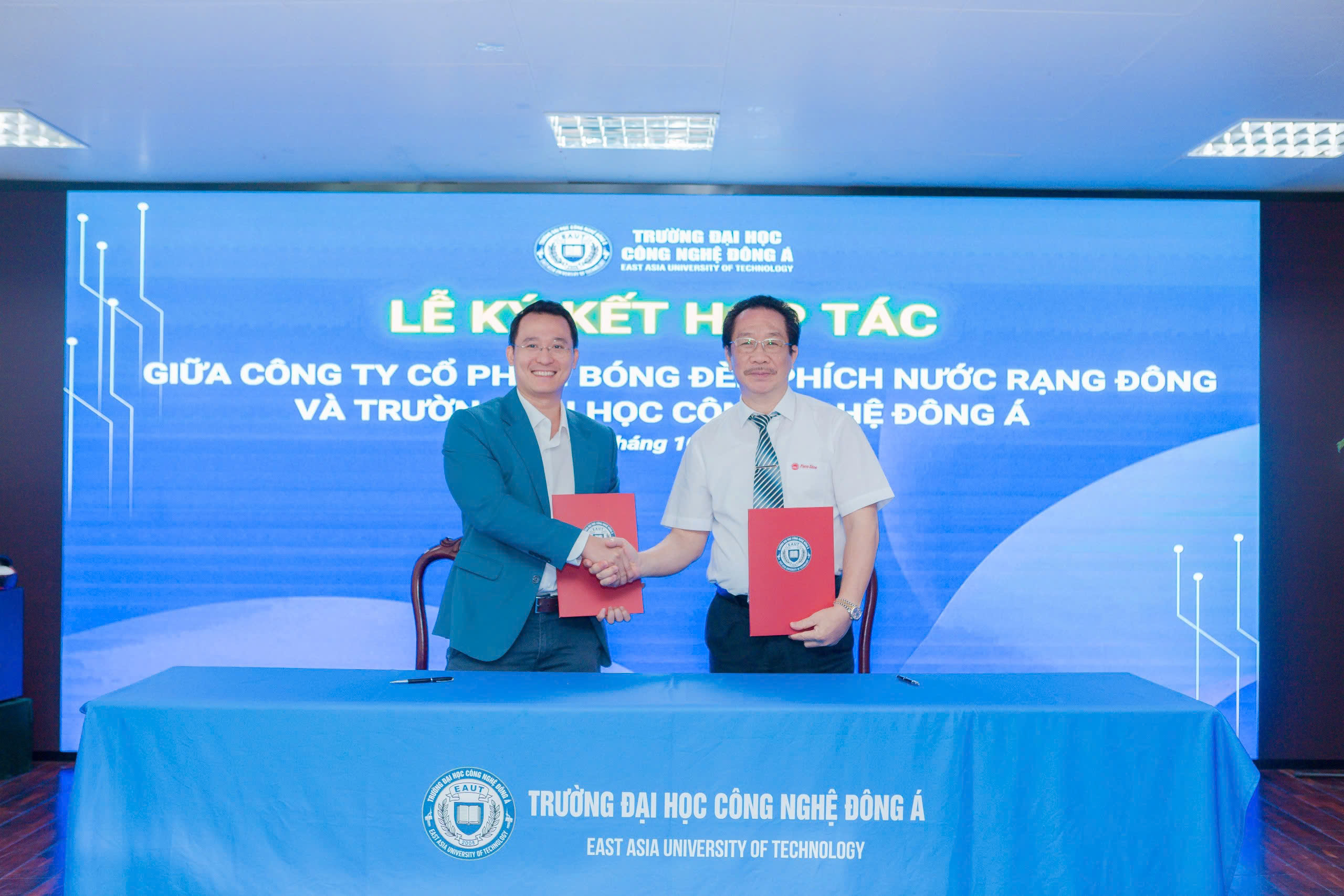 Lễ ký kết thỏa thuận hợp tác giữa Rạng Đông và Đại học Công nghệ Đông Á