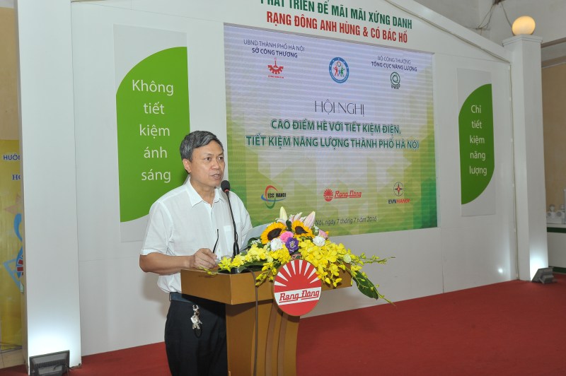 Ông Đào Hồng Thái – Giám đốc Trung tâm Tiết kiệm Năng lượng Hà Nội phát biểu tại hội nghị