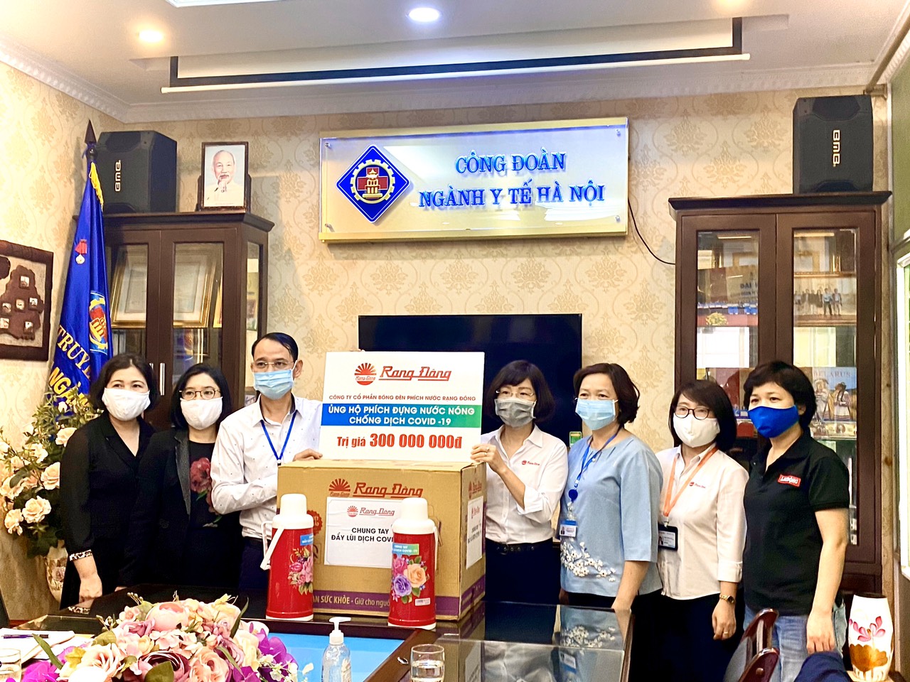 rạng đông ủng hộ chống covid 19