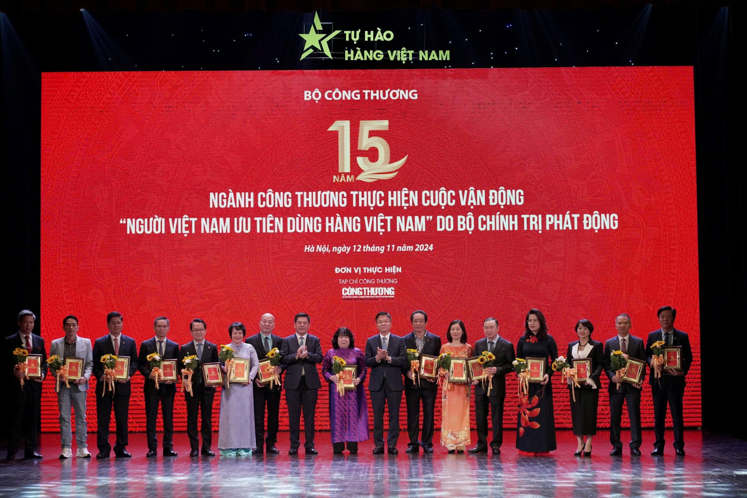 Rạng Đông Vinh Dự Tham Dự Gala Kỷ Niệm 15 Năm Ngành Công Thương Thực Hiện Cuộc Vận Động “Người Việt Nam Ưu Tiên Dùng Hàng Việt Nam”