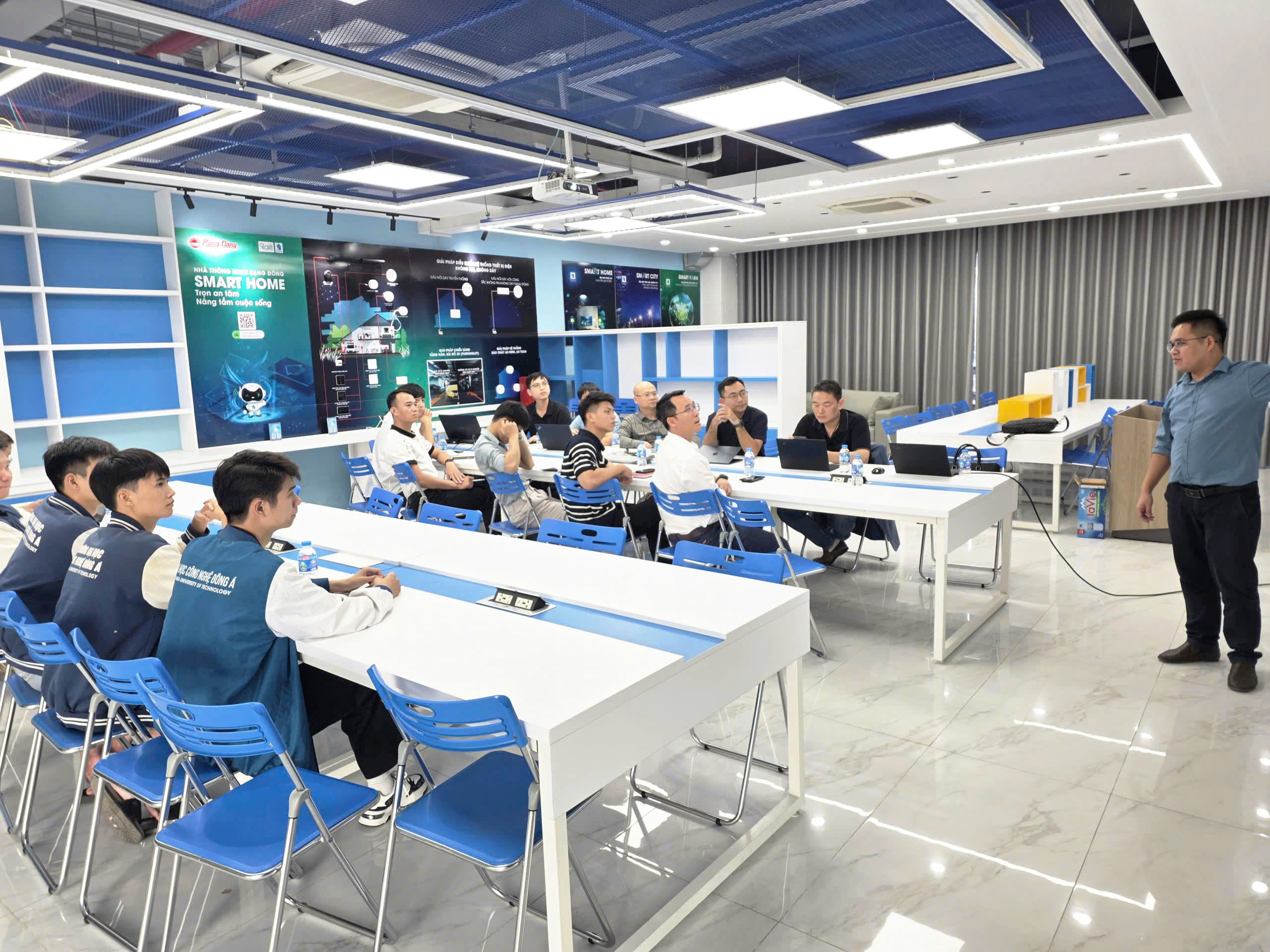 34 buổi đào tạo chuyên sâu – Từ lý thuyết đến làm chủ công nghệ lõi, Rạng Đông chuyển giao toàn bộ Hệ sinh thái Smart Home/IoT