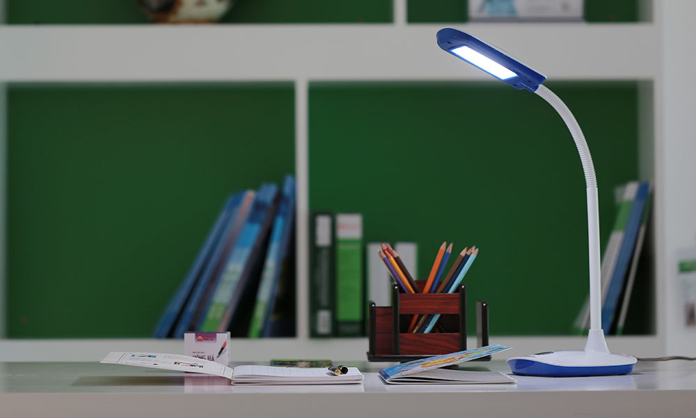 Lựa chọn đèn bàn nào đem lại an toàn, hiệu quả trong học tập