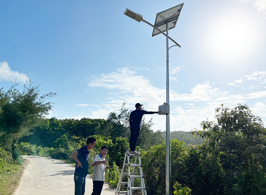 Chiếu sáng năng lượng mặt trời tích hợp công nghệ IoT & AI tại Cô Tô